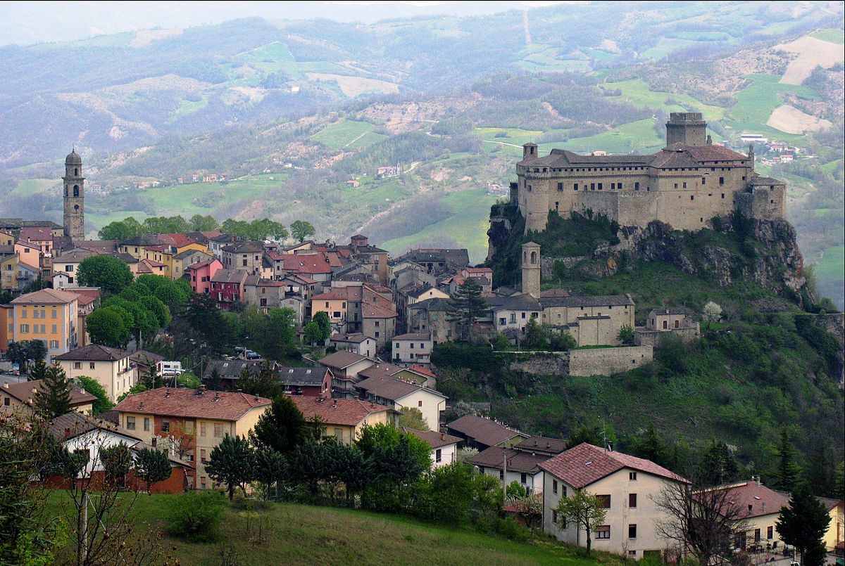 1200px-Bardi-Castello_dei_Landi