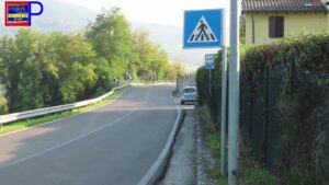 La mancanza di segnaletica stradale rende pericolosa la Massese
