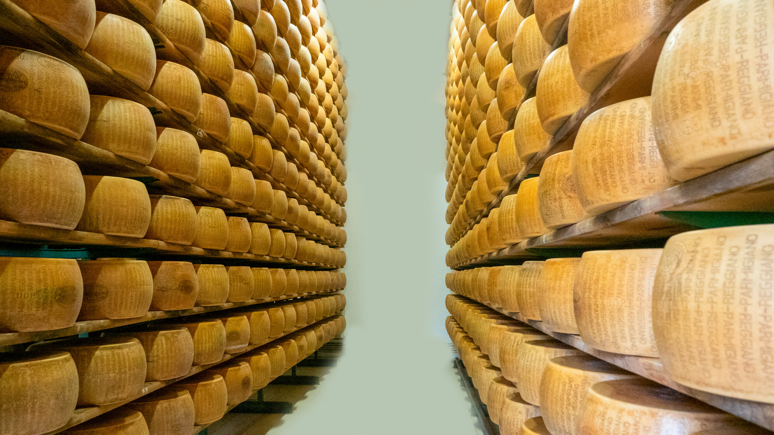 formaggio scaffali-1-2